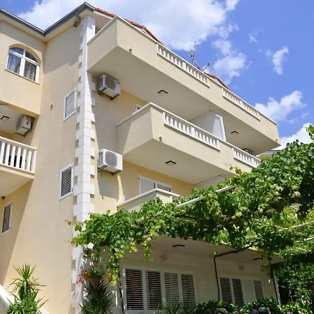 Ivi * Makarska