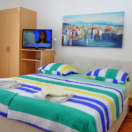 Ivi Apartment *