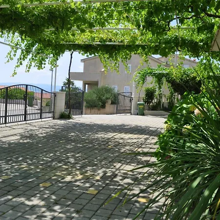 Ivi Apartman